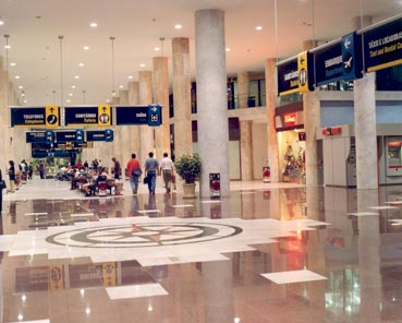 Aeroporto Santos Dumont (RJ). A instalação das máquinas vai diversificar a oferta de produtos e serviços na área de alimentação nos aeroportos da Infraero.