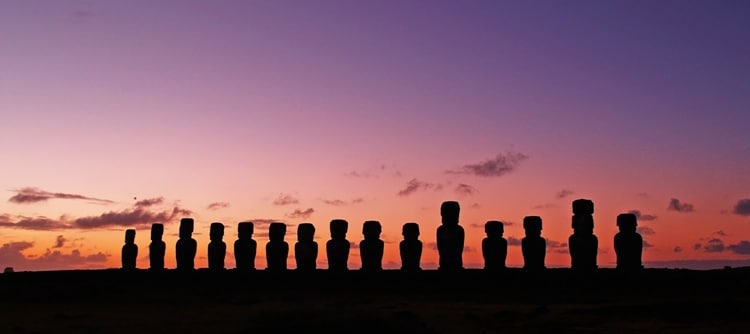 Estátuas moais, na Ilha de Páscoa chile