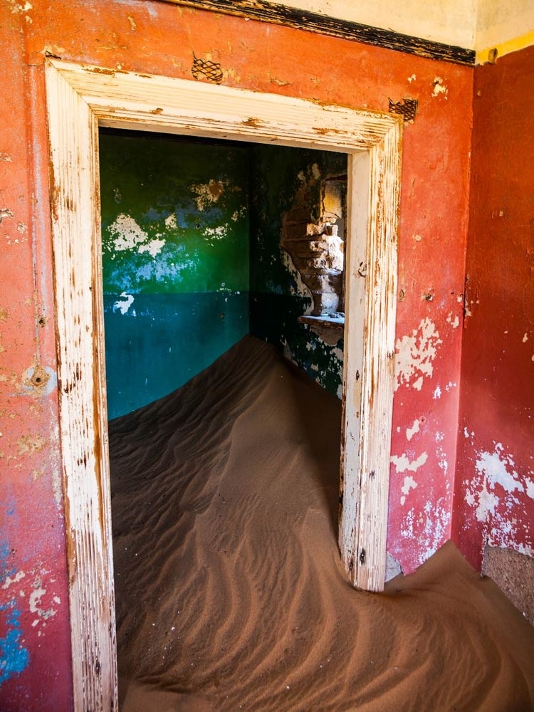 Uma casa tomada pela areia I Pyty