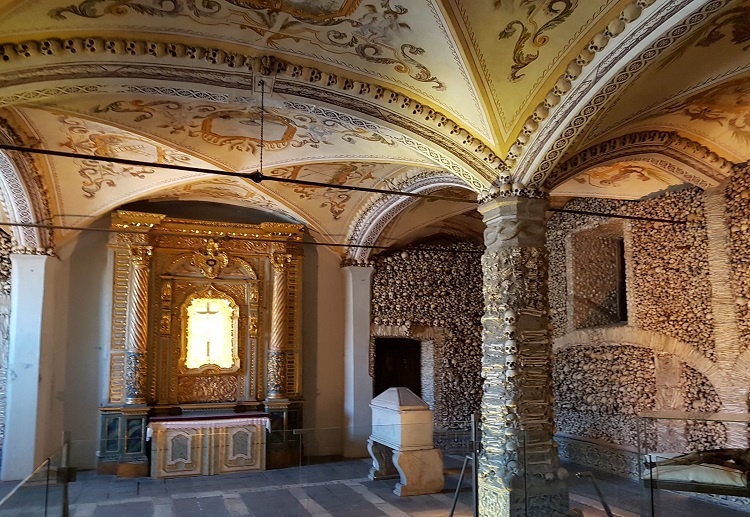 Capela dos Ossos