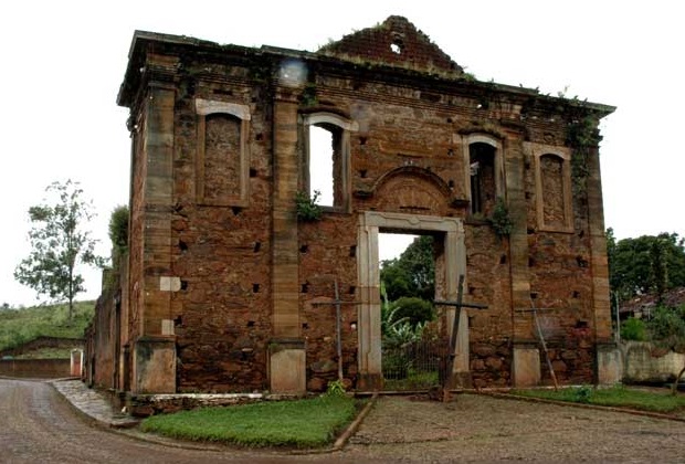 Arraial de Antônio Pereira - ruínas da matriz de Nossa Senhora da Conceição