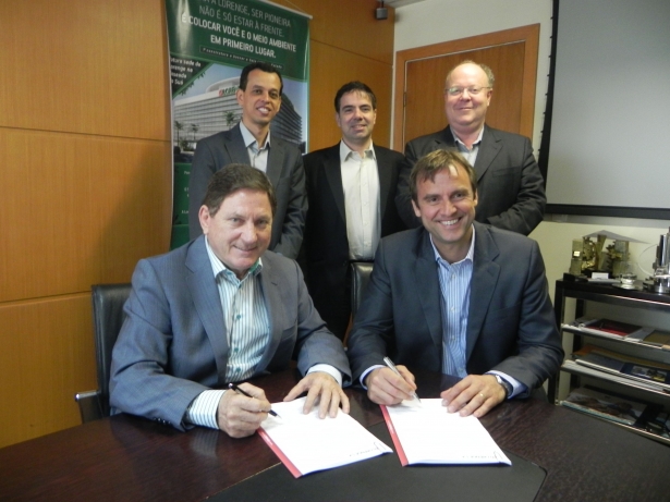 Assinatura do contrato. Lorenge e InterCity