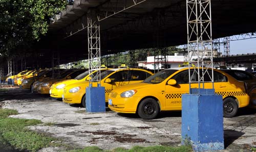 Táxis parados sem utilização - Foto: Alberto Borrego Avila 