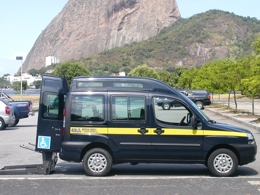 Carro adatado Coop Taxi RJ