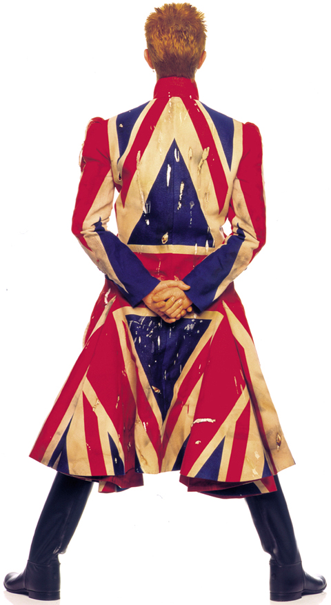 Casaco desenhado por Jack Alexander McQueen em colaboração com David Bowie