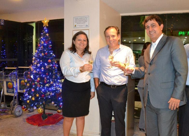 Catarina Martins, gerente geral do Comfort Hotel Fortaleza;  Binho Bezerra, investidor; e Bretis de Castro, síndico
