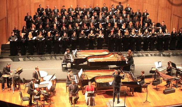 Concerto do Coro e Conjunto de Percussão da OSTM - "Catulli Carmina" com participação de dois solistas e quatro pianistas