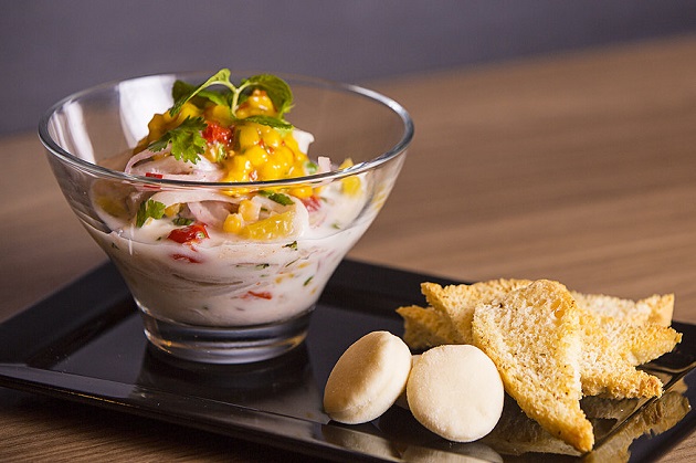 Ceviche de Peixe Branco - Peixe do dia com água de côco, milho, pimenta biquinho e manga