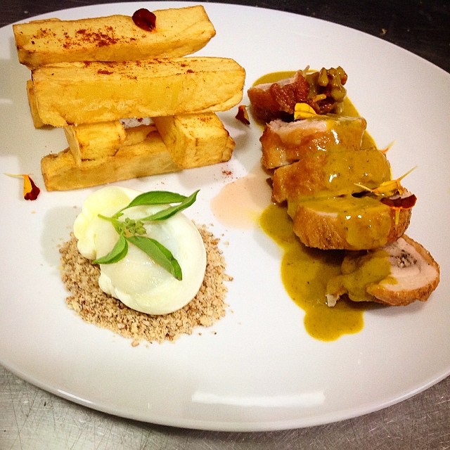 Crustô_Pollo a la Castellana_interpretação do frango preferido da Rania Isabel II