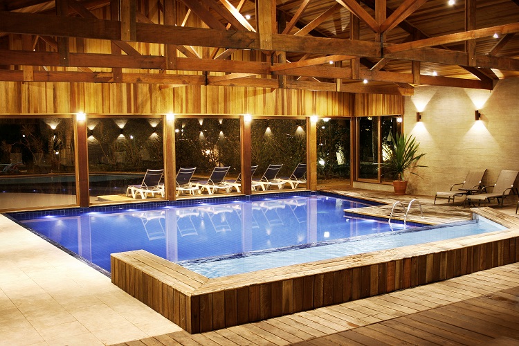 cassio-tavares-piscina-coberta-noite