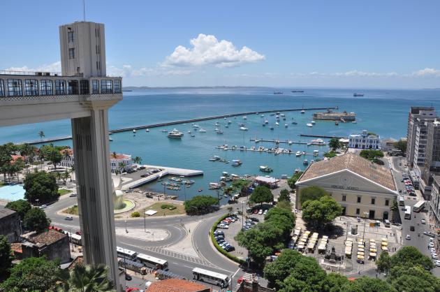 Elevador Lacerda e Baia de Todos Santos -Foto Rita Barreto