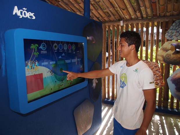 Tela Interativa - Ambientes Marinhos com jogo divertido para conscientizar sobre conservação marinha