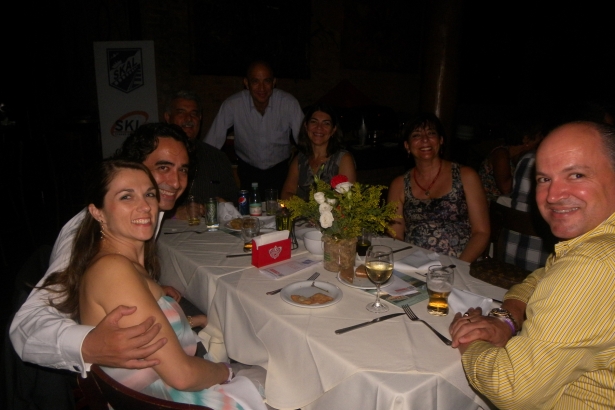 Flávio Bilteman, da Forma & Conteúdo, e sua esposa, Walter Teixeira, presidente do Skal-SP, e sua esposa, Roberto Adler, da Agaxtur, e sua esposa, e Luís Eduardo Calle, do Barceló Hotels e Resorts
