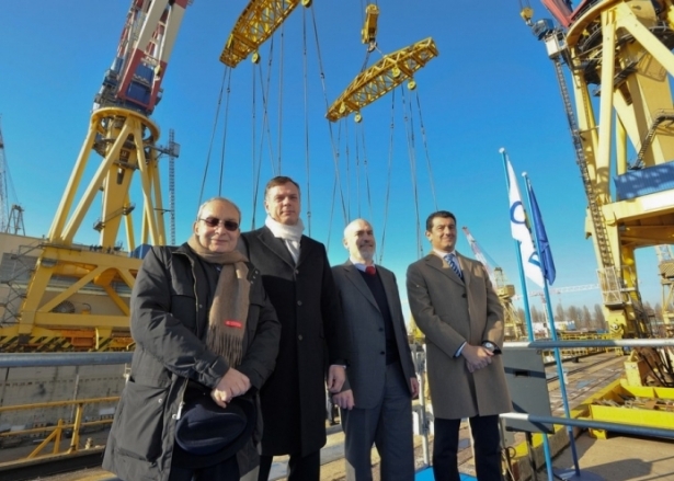 Giuseppe Bono (CEO de Fincantieri), Michael Thamm (CEO da Costa Crociere),Ing. Attilio Da Pelo, diretor do estaleiro Marghera Fincantieri e Gianni Onorato, presidente da Costa Crociere