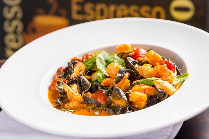 Hollandaise - Tagliatelle Nero ao Mare. Foto Filico