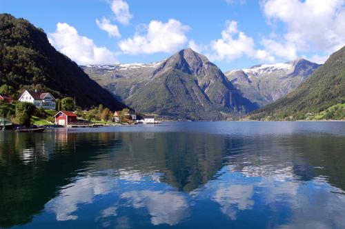 Houses-by-the-Sognefjord