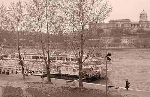 Hungary_Budapest_river_love500