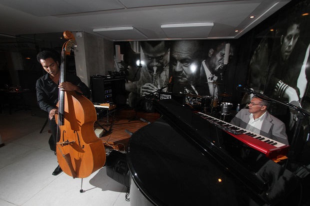 Mingus reúne cozinha contemporânea francesa com jazz