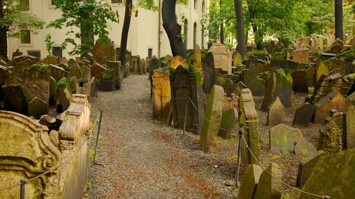 Old-Jewish-Cemetery-Stary-Zidovsky-Hrbitov-32463 PRAGA