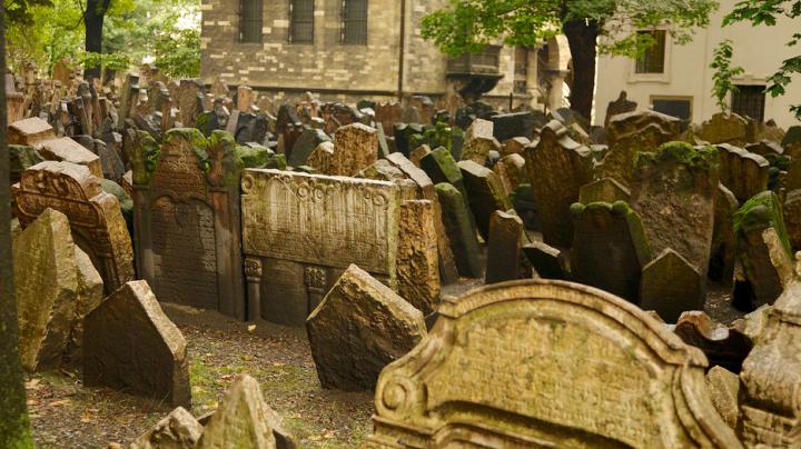 Old-Jewish-Cemetery-Stary-Zidovsky-Hrbitov-32465 PRAGA