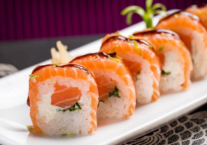 Origami_Minto Maki_Salmão, cream cheese, horltelã, raspas de limão e molho teriyaki_Filico_média