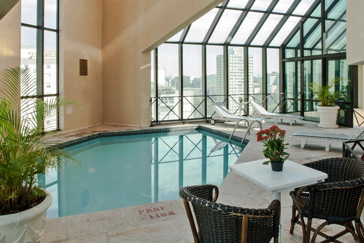Piscina na cobertura do hotel