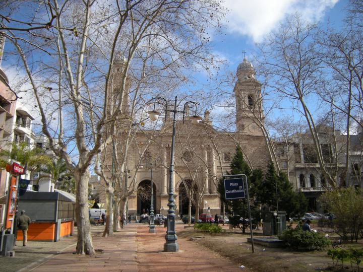 Plaza_Constitución_de_Montevideo,_Uruguay_1