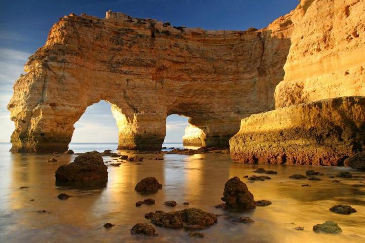 Praia da Marinha, Lagoa