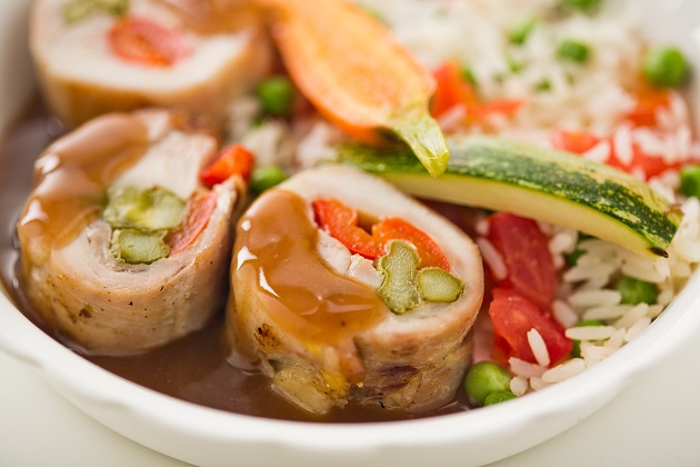 Prato Principal Balotine de Frango com Arroz e legumes