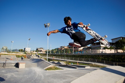 Parque de Skate de Madureira - Na foto o atleta Rafael Indio. Foto: Guito Moreto da Agência O Globo