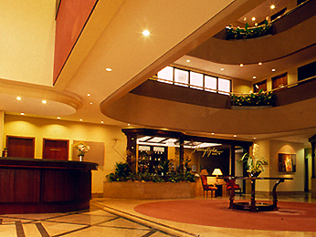 Saguão do hotel Mercure Curitiba