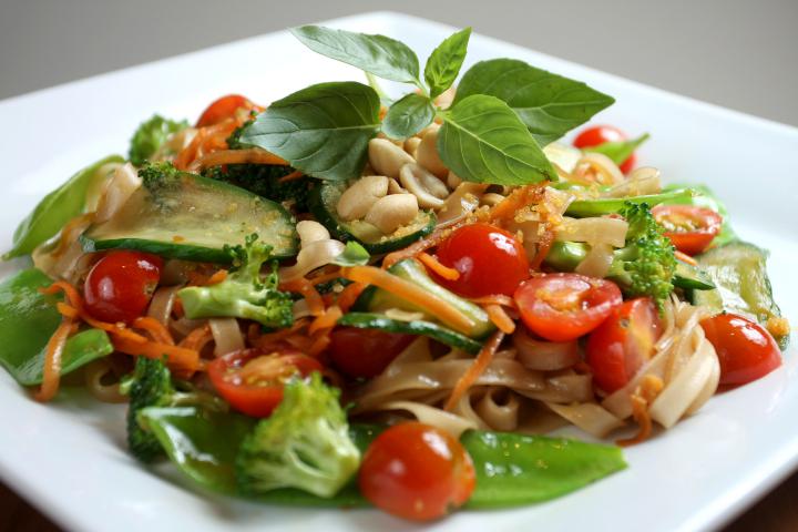 Sawasdee Bistrô_ Prato executivo_Macarrão de arroz com legumes 3_crédito Rodrigo Castro - Cópia