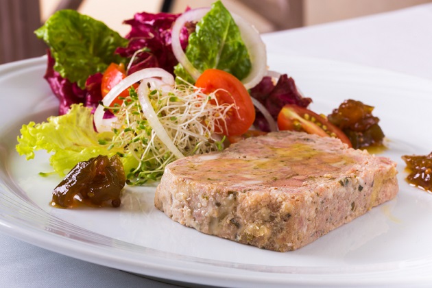 Terrine de Camponesa com Chutney de Tomate Verde. Foto: Beto Roma