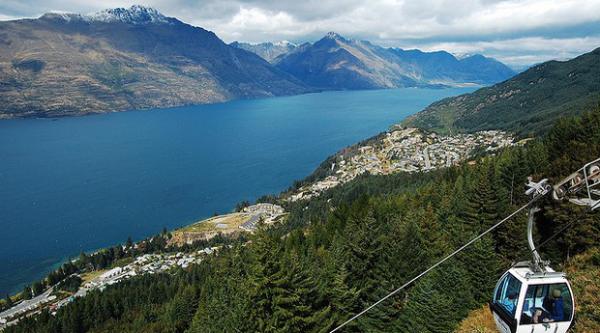 Skyline de QueenTown, na Nova Zelândia (Foto Flickr Daniel Pietzsch)