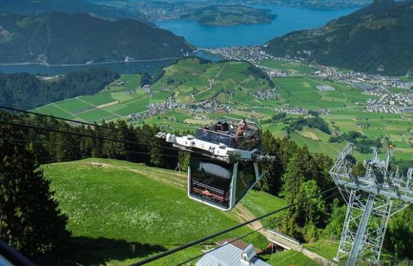 Stanserhorn Cabrio, na Suíça (Foto Flickr Daniel Pfund)