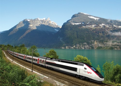 Trem de alta velocidade TGV Lyria percorre a região de Interlaken, na Suíça_Crëdito Rail Europe 500