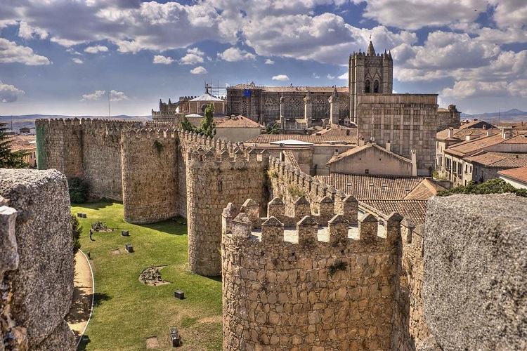 Una-vista-general-de-las-Murallas-en-Avila