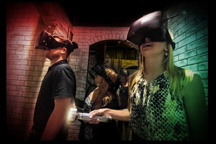 Por tempo limitado, atração do Halloween Horror Nights vai misturar elementos físicos, personagens da vida real e realidade virtual de ponta em uma Experiência Paranormal Interativa