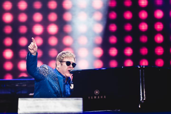 dia03_artistico_mundo_eltonjohn_marques-ihateflash-1