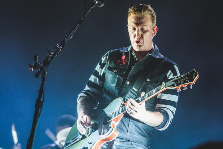 dia4_artistico_queensofstoneage - @raularagao - ihateflash-1001