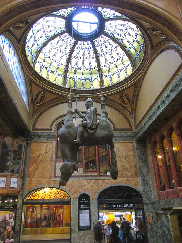 haengendes-pferd-616