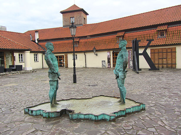 pinkelnde-maenner-616