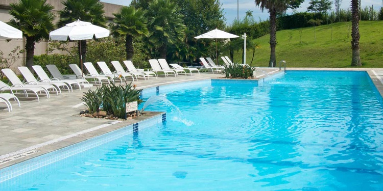 piscina hotel pullman