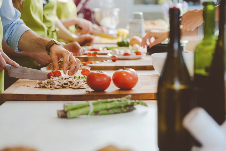 preparando a salada